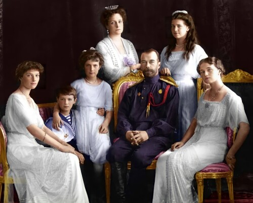 FOTO-TARSKOI-SEMI-POSLEDNEGO-RUSSKOGO-IMPERATORA-NIKOLAY-ALEKSANDROVICA-ROMANOVA-V-TVETEfc185deff7948004.jpg
